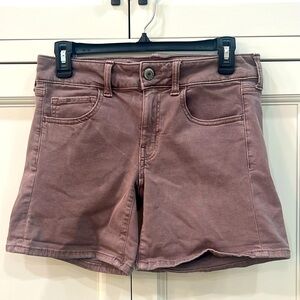 American Eagle women’s AEO Twill X MIDI Shorts. Size 6. Dusty rose Color.